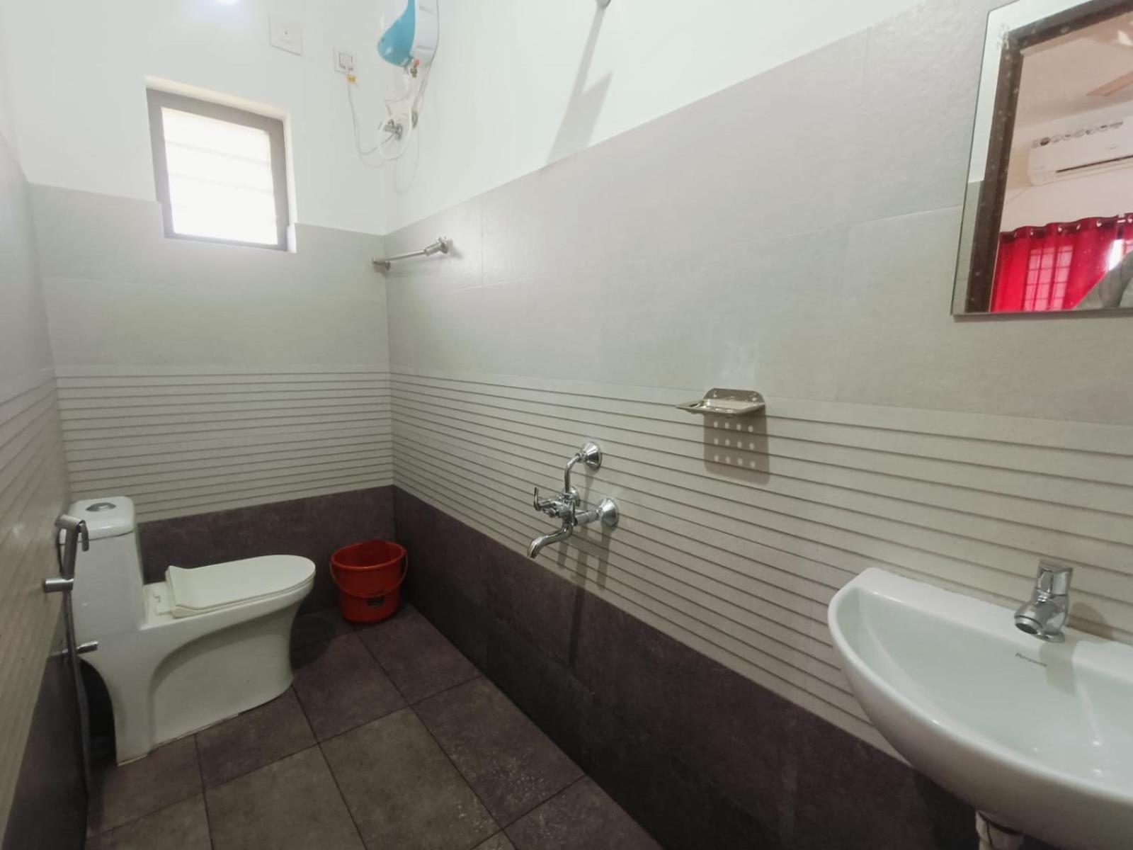 West Darshan Apartments And Villas Thiruvananthapuram Екстериор снимка